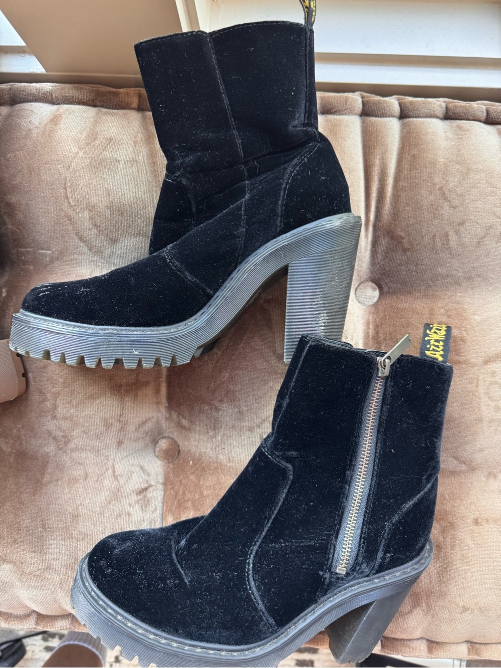 Vintage Y2K Dr. Martens Magdalena II Black Velvet Platform Ankle‎ Boots Sz 7